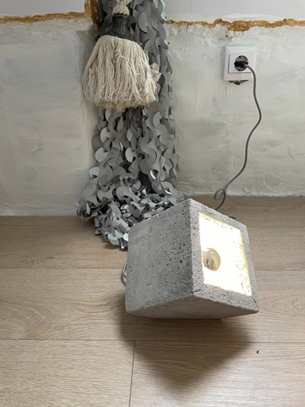 Concrete lamp — Els Wiering