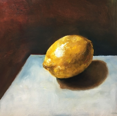 Lemon on table — Lydia van der Meer